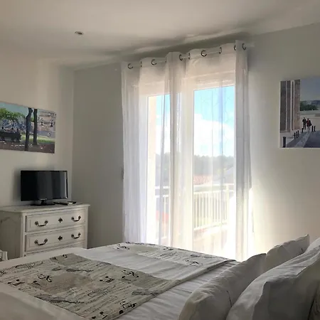 Les D'hotes De Pascale מיוס
