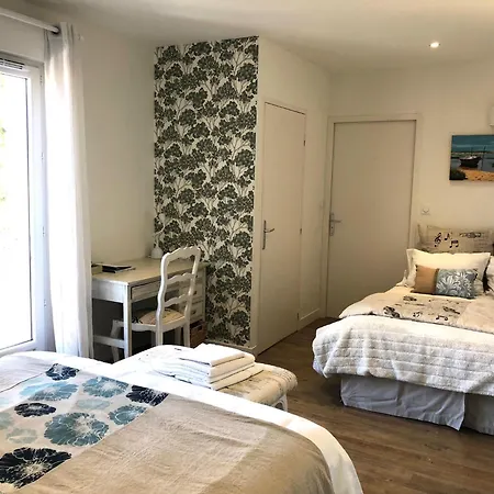 לינה וארוחת בוקר Les D'hotes De Pascale מיוס